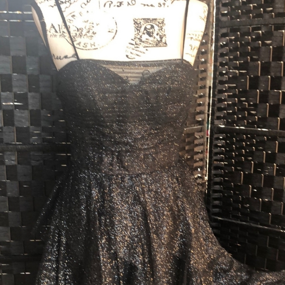 NWOT Hailey Logan by Adrianna Papell Silver Ruffle Evening Gown Prom Dress Sz1/2